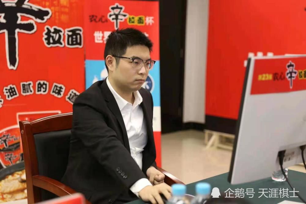 他曾和父亲一起搭戏，在古装剧《宰相刘罗锅》中饰演刘安